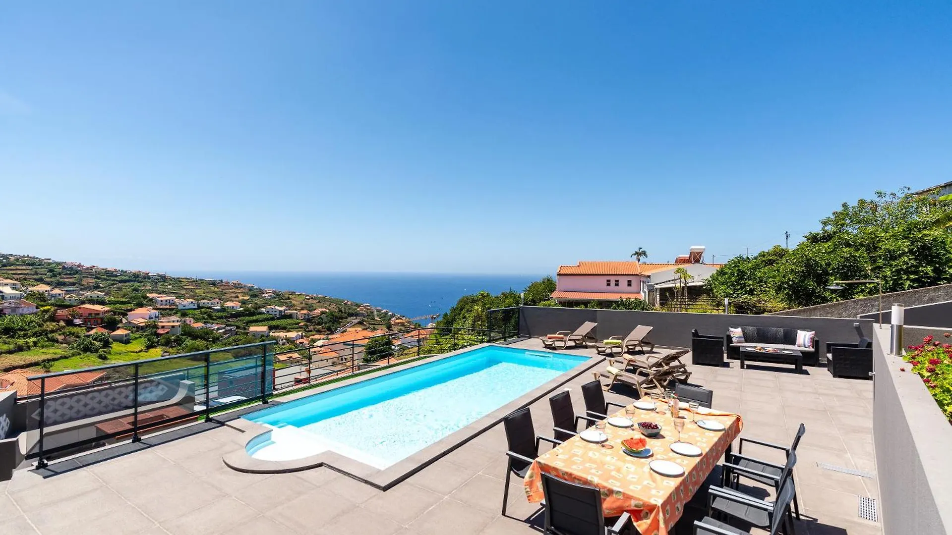 Casa Antonette, Lovely House With A Pool Calheta