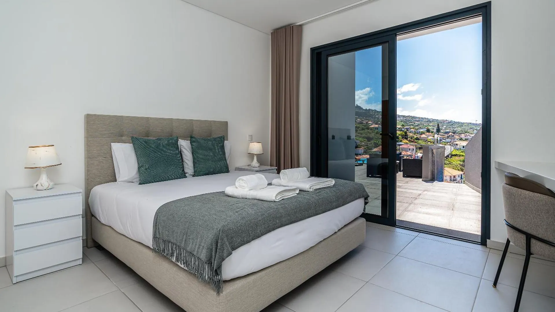 Casa Antonette, Lovely House With A Pool Calheta  Portugal